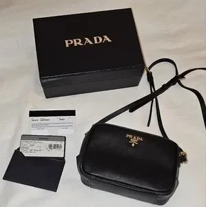 ショルダーバッグ・ポシェット Prada Borsa A Tracolla Mini In Pelle Saffiano PRADA BORSA A TRACOLLA IN PELLE SAFFIANO - 海外通販のBUYMA